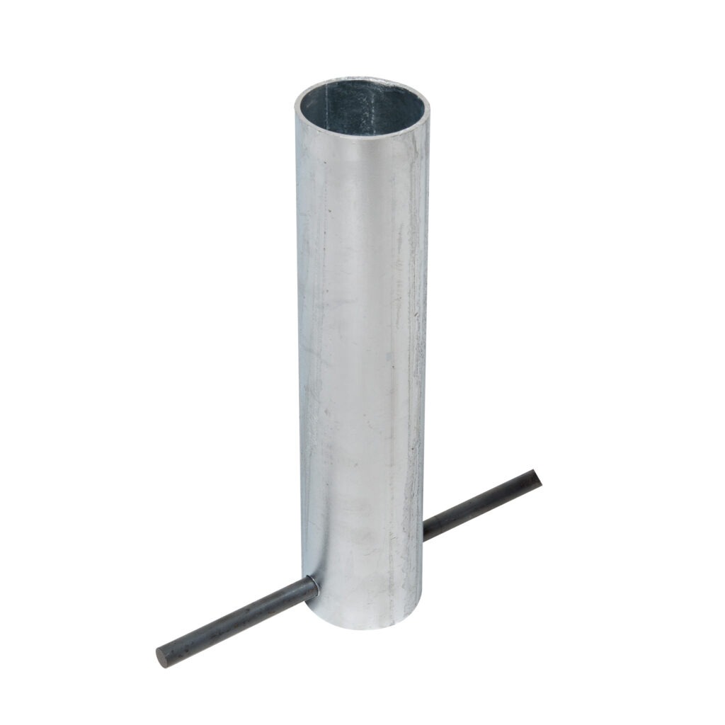 Zylindrische Bodenhülse 330 mm aus Metall für 90 mm Pfosten, Öffnung unten für Querstrebe, T-Form Montagesystem.
